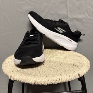 Skechers GoRun Elevate Black and White Athletic Shoes